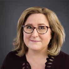 2021 Parker J. Palmer Courage to Teach Awardee Julie B. McCausland, MD, MS is the program director for the transitional year program at the University of Pittsburgh Medical Center, Medical Education in Pittsburgh, Pennsylvania.
