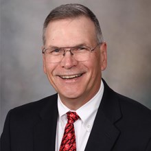 2021 John C. Gienapp Awardee Henry J. Schultz, MD, MACP works as a professor of medicine in primary care internal medicine at the Mayo Clinic School of Graduate Medical Education